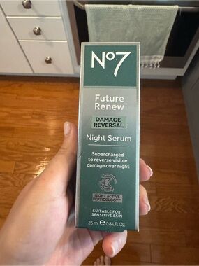 No7 Future Renew Damage Reversal Night Serum - Green